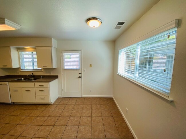 Building Photo - 6221 Casita Ave