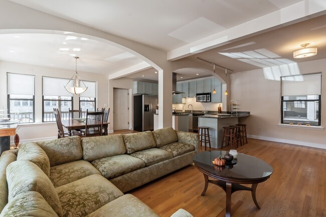 Foto del edificio - 645 W Bittersweet Pl