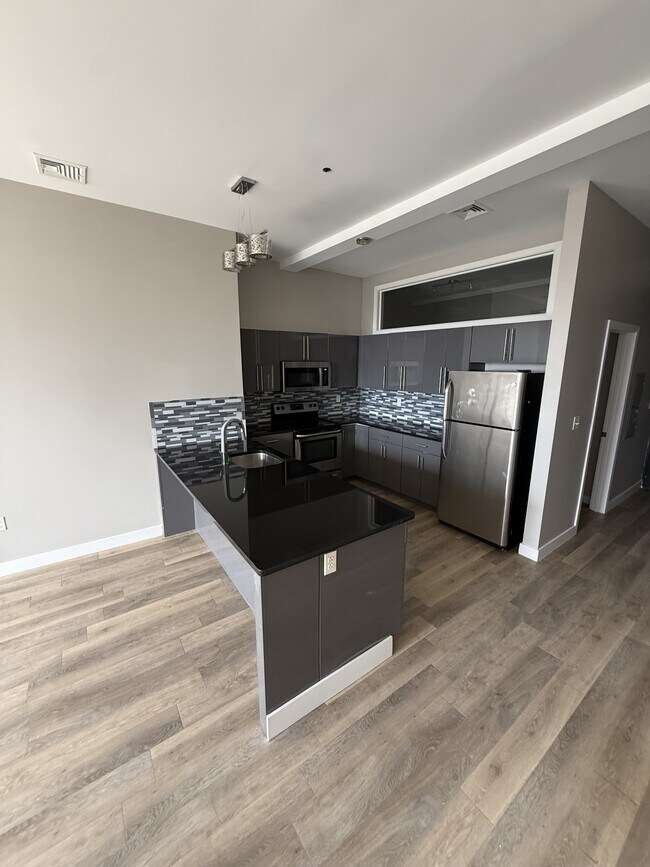 Building Photo - 99 W Main St