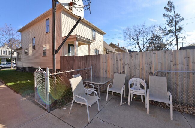 Patio trasero - 1516 Thurston Ave