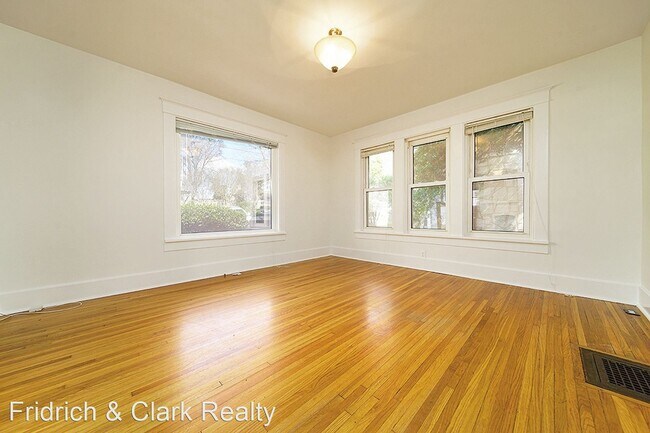 Building Photo - 2 br, 1 bath House - 915 Bradford Ave.