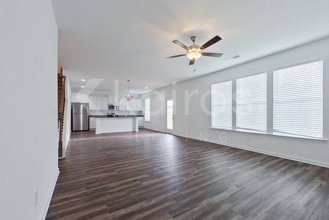 Foto del edificio - 105 Silver Maple Ln