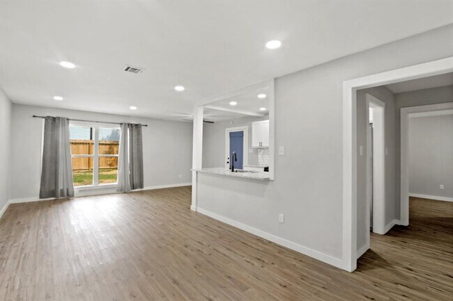 Building Photo - 5408 Deep Forest Dr