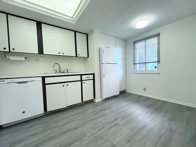 Foto del edificio - 55+ Community 2/2, Free Water, Pool, Exercise Room