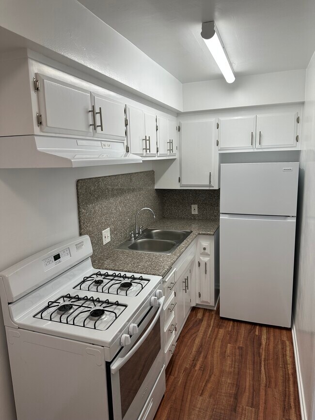 Foto del edificio - 1722 S Barrington Ave