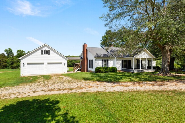 Foto del edificio - 12575 Hutcheson Ferry Rd