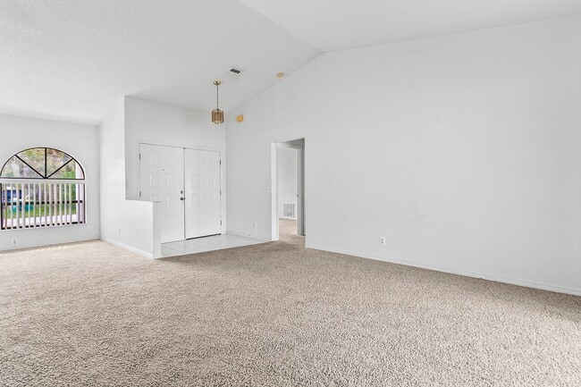 Foto del edificio - Annual ** 4 Bed / 3 Bath Single Family Hom...