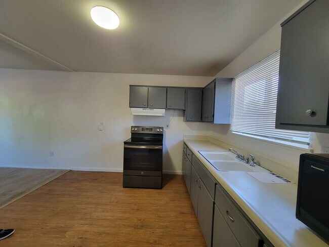 Building Photo - 1079 Herrera 1112- 1114 W. Mesa Ave