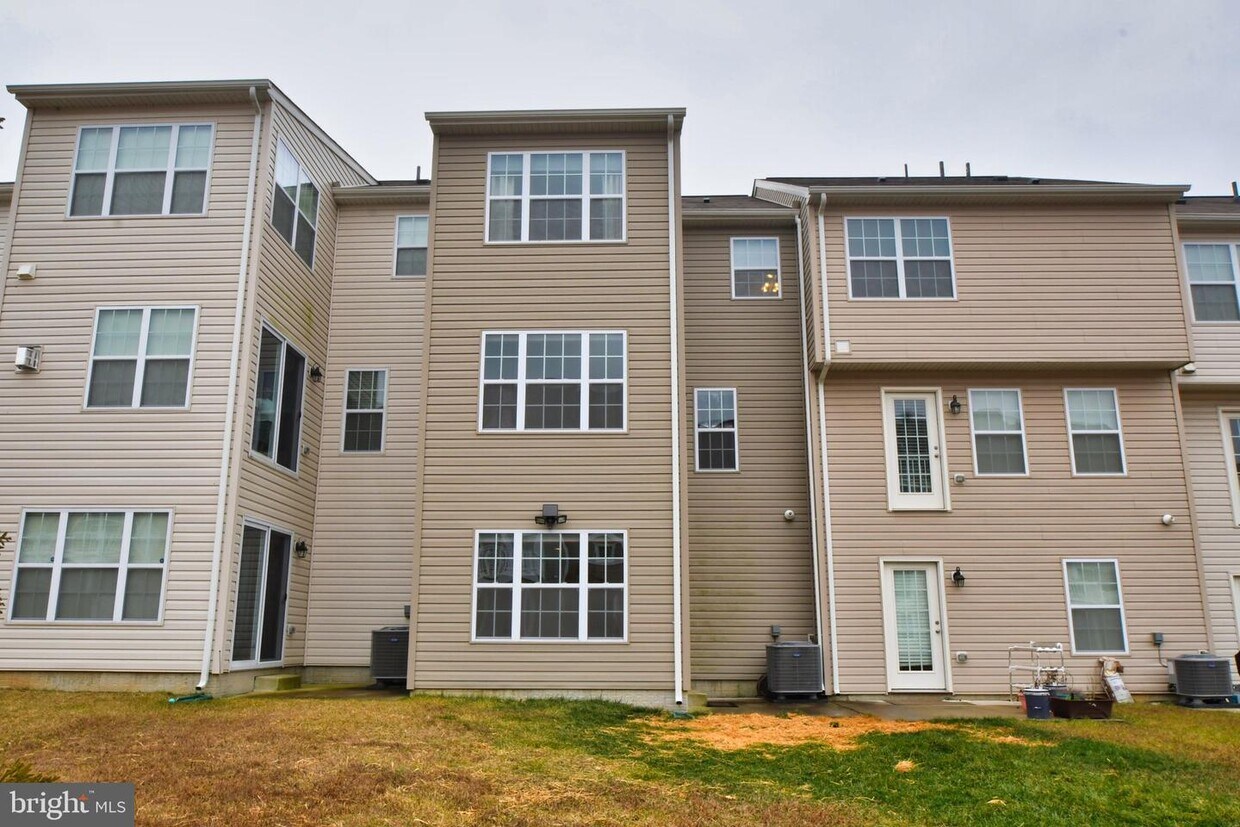 Primary Photo - 1328 Millar Rd