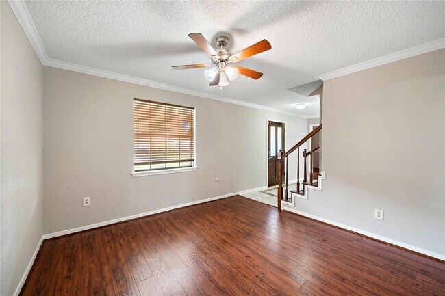 Building Photo - 3938 Green Crest Dr