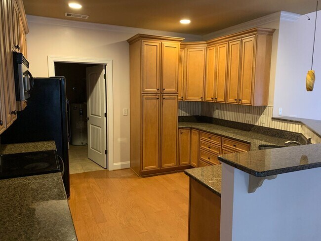 Foto del edificio - 1329 Tulip Ct