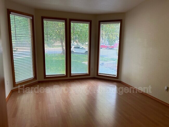 Foto del edificio - 5522 Castle Hill Way