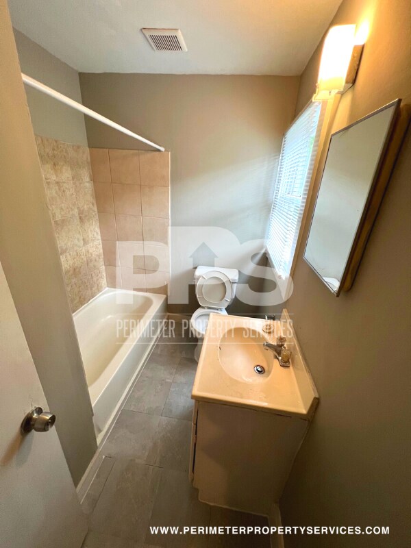 Foto del edificio - 158 Stanhope Cir NW