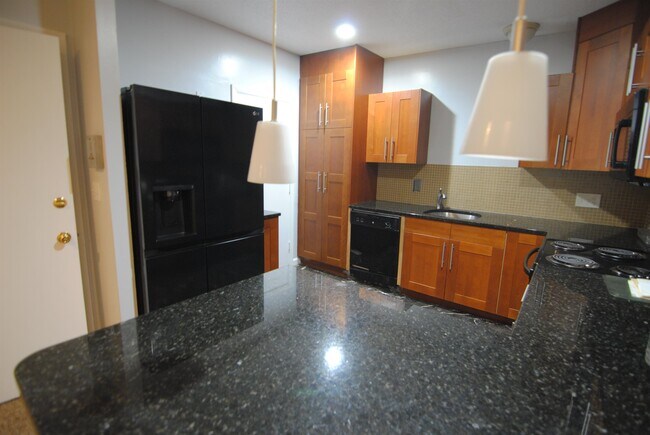 Foto del edificio - 4 Strawberry Bank Rd