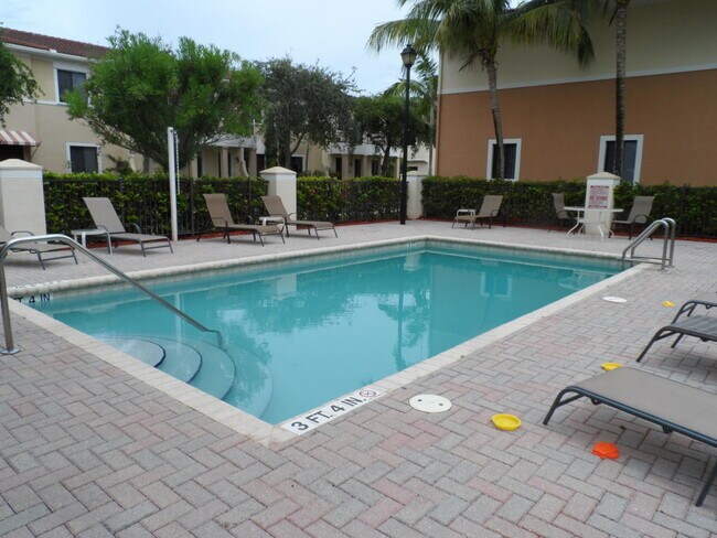 Building Photo - 2500 Venetian Ct