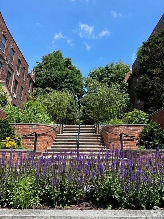 Building Photo - 311 Tappan St