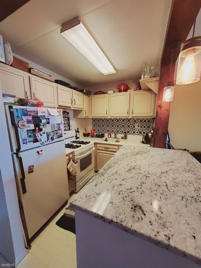 Building Photo - 1 br, 1 bath Condo - 27 Northill St Unit 6