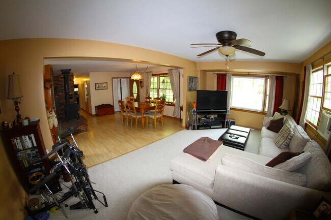 Building Photo - 309 Cedar Ln