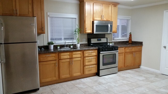 Building Photo - 472 Arleta Ave