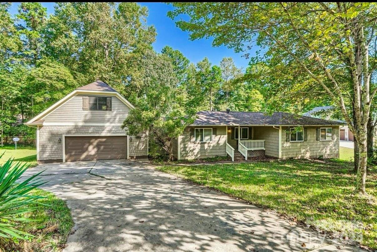 Primary Photo - 120 Rustic Way Ln