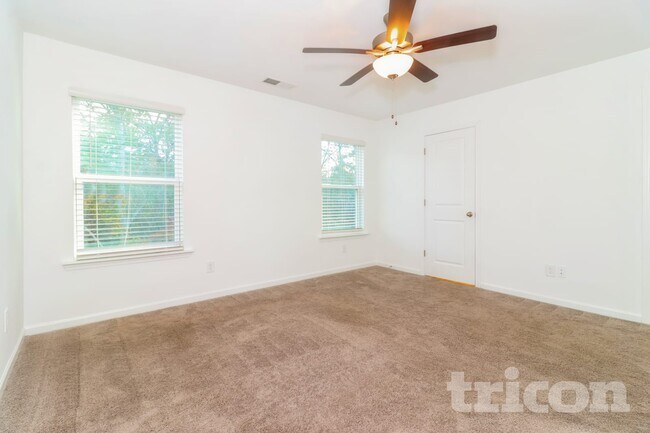 Foto del edificio - 2195 Rosemary Park Ln