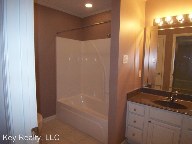 Foto del edificio - 2 br, 2 bath House - 549-G Versailles Blvd