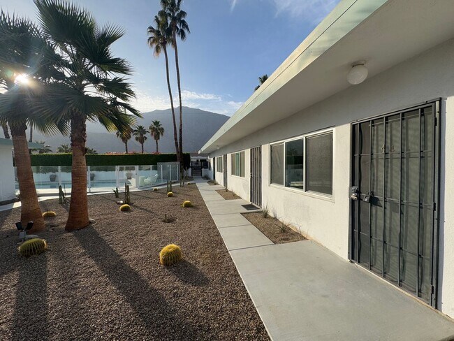 Foto del edificio - COMING SOON !! Studio Apartment in Palm Springs!!