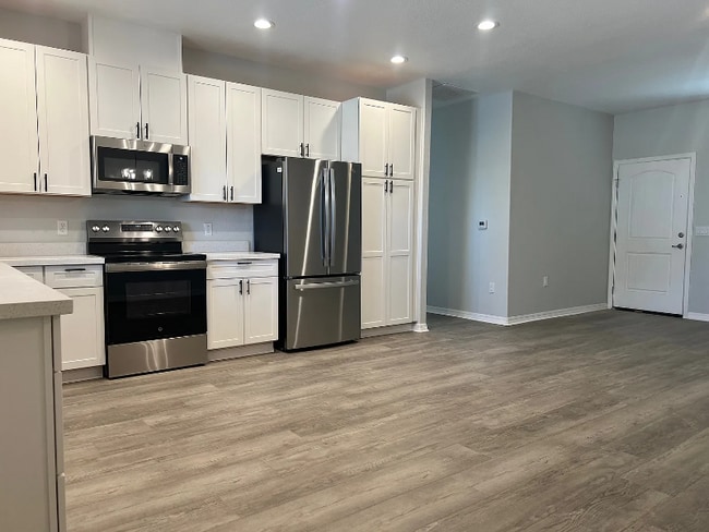 Building Photo - 112 S Avenue B