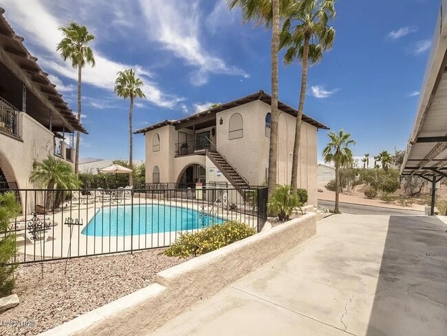 Building Photo - PENDING Unfurnished longterm Condo- Ground...