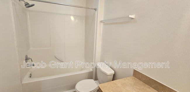 Building Photo - 955 Eve Dr