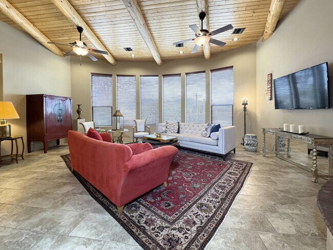 Foto del edificio - Corrales Stunner!