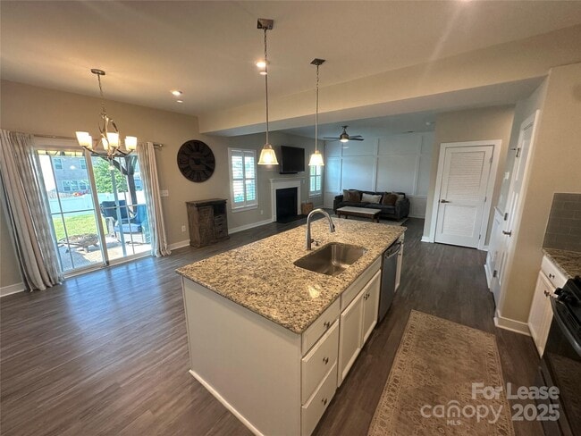 Foto del edificio - 1539 Spruce Ln
