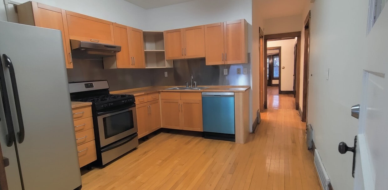 Kitchen - 2450 W Gunnison St