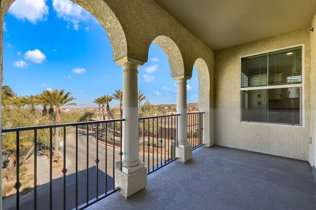 Building Photo - 2555 Hampton Rd