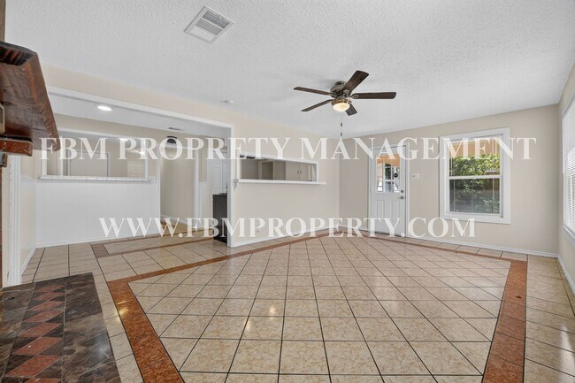 Foto del edificio - 2358 Norwood Dr