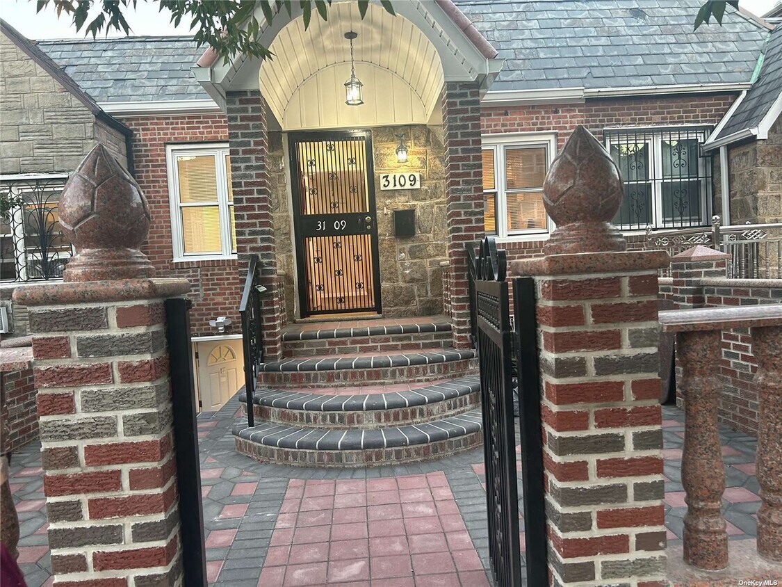 Foto principal - 31-09 86th St