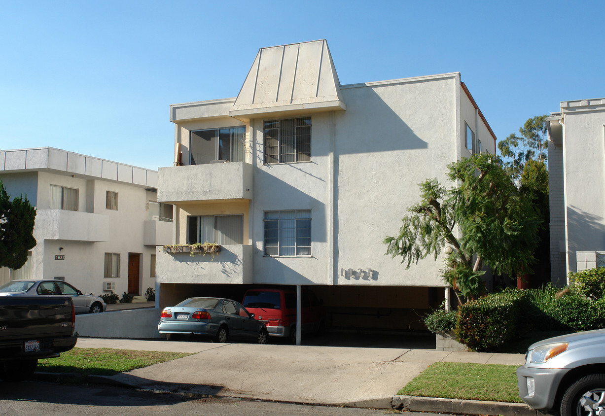 Foto del edificio - 1927 Pelham Ave