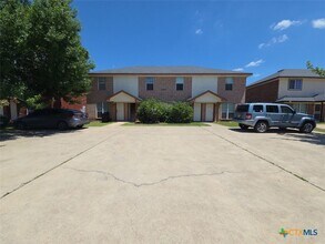Building Photo - 4007 Madison Dr