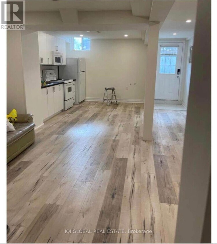 Building Photo - 531 Woodspring Ave