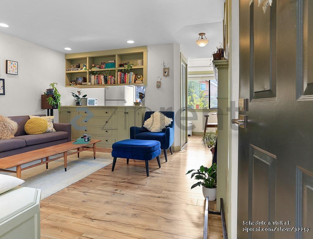 Primary Photo - 202 25th Ave E