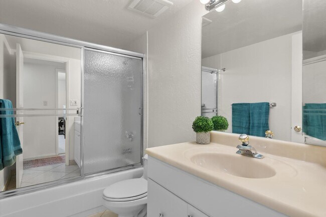 Foto del edificio - 7910 E Camelback Rd