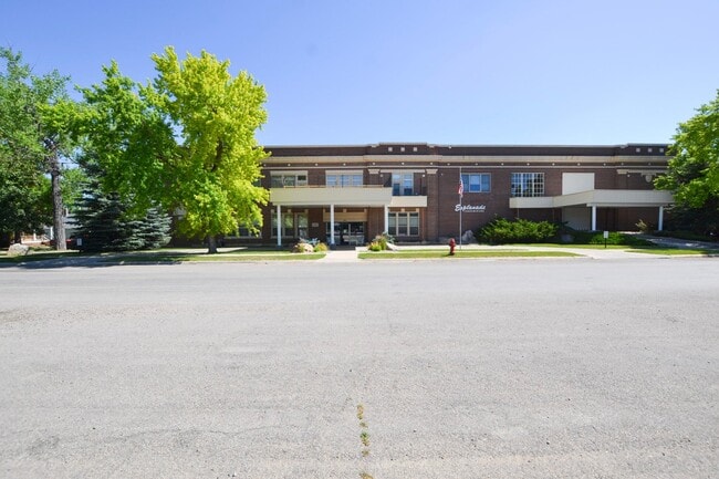 Building Photo - 401 7th Ave S