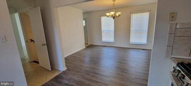 Foto del edificio - 5565 Riverton Ct