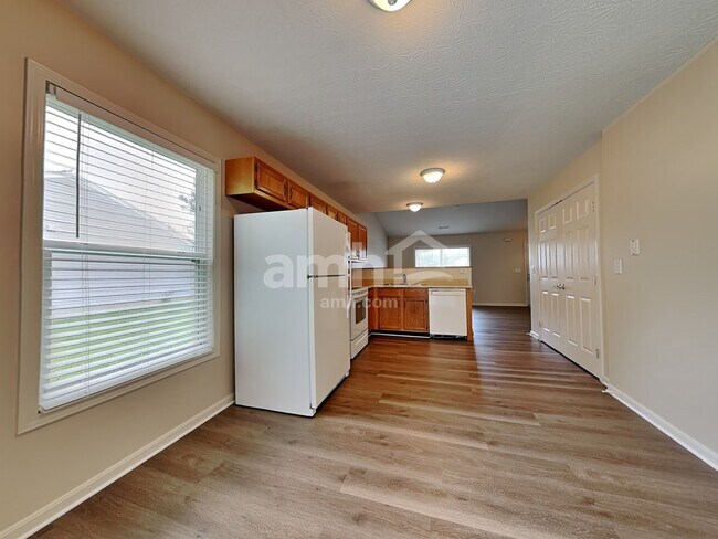 Building Photo - 2027 River Birch Dr