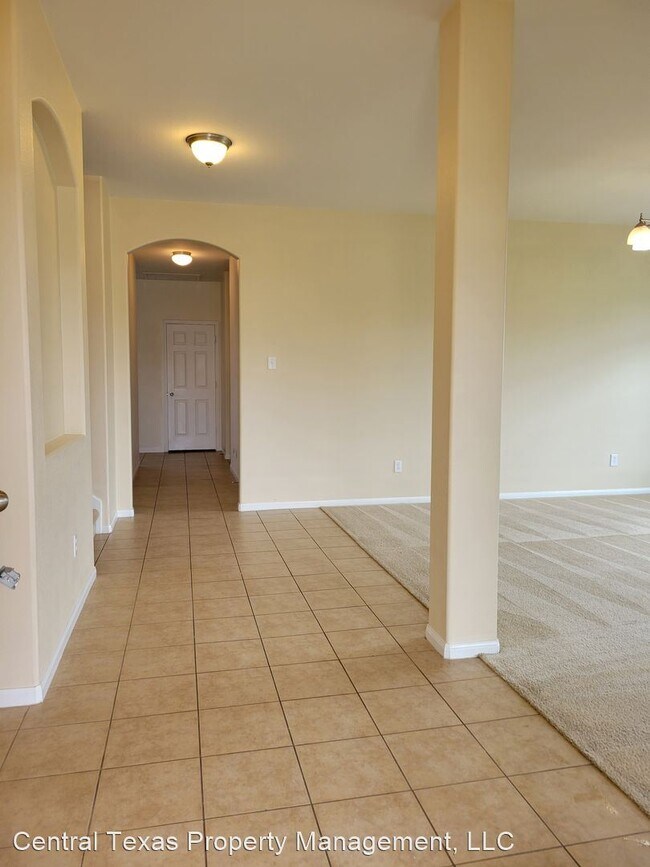 Foto del edificio - 6 br, 3.5 bath House - 2619 Red Fern Dr