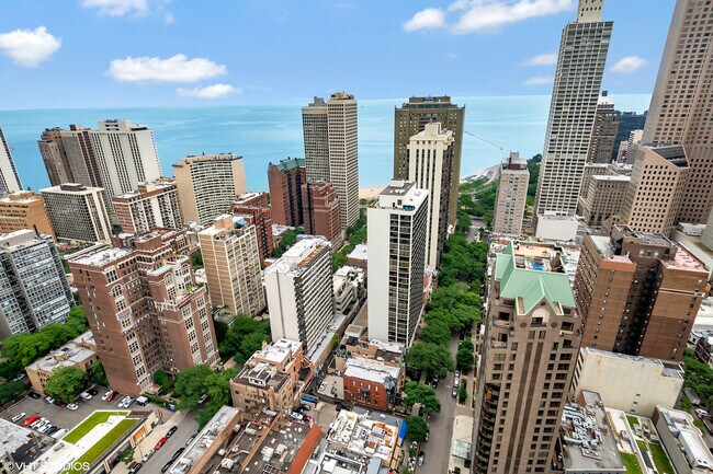 Foto del edificio - 1030 N State St