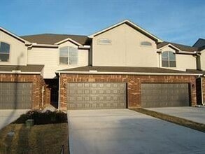 Building Photo - 336 Lazy Ln