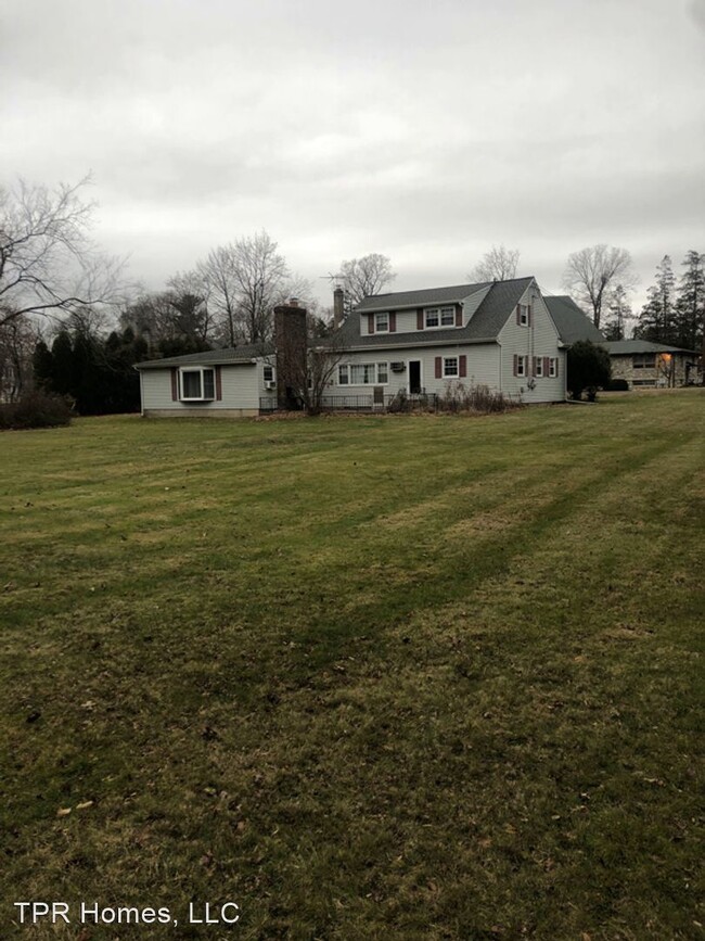 Building Photo - 5 br, 2.5 bath House - 144 E Gillam Ave