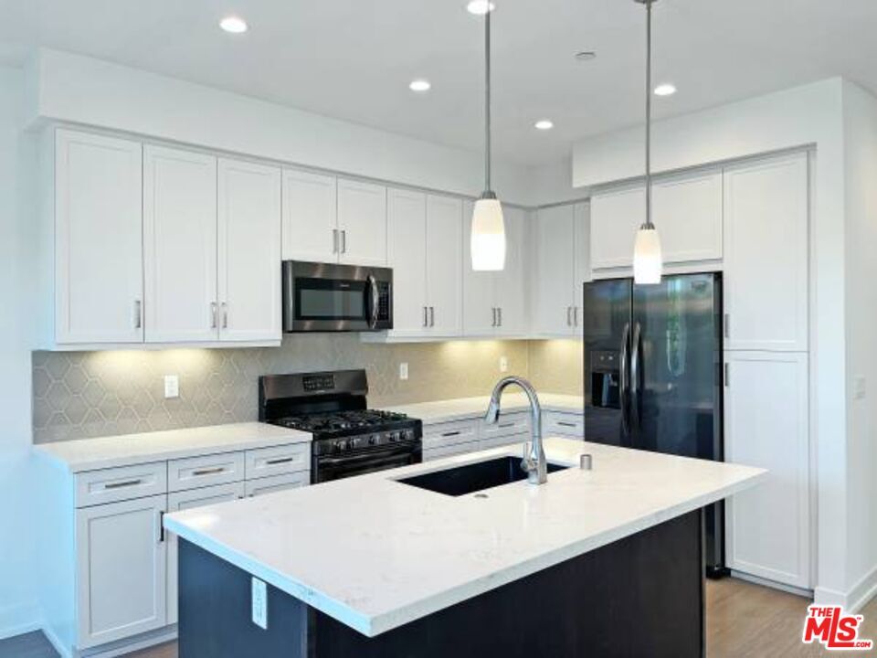 Foto principal - 7105 Tampa Ave