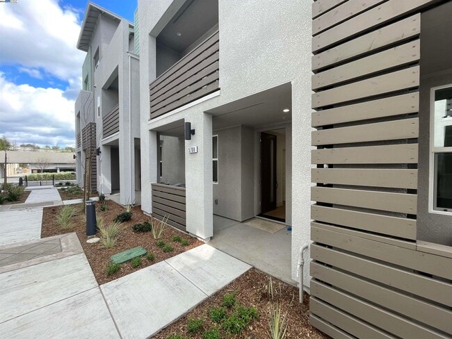 Foto del edificio - 5708 Melon Ct